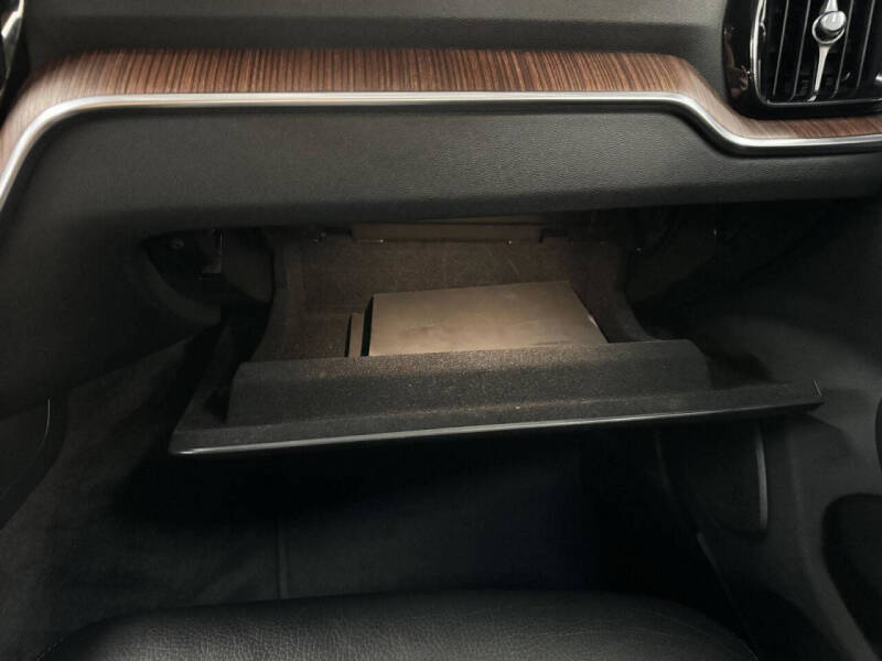 2024 Volvo S60 B5 Plus Dark Theme