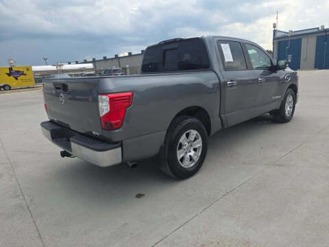 2017 Nissan Titan SV