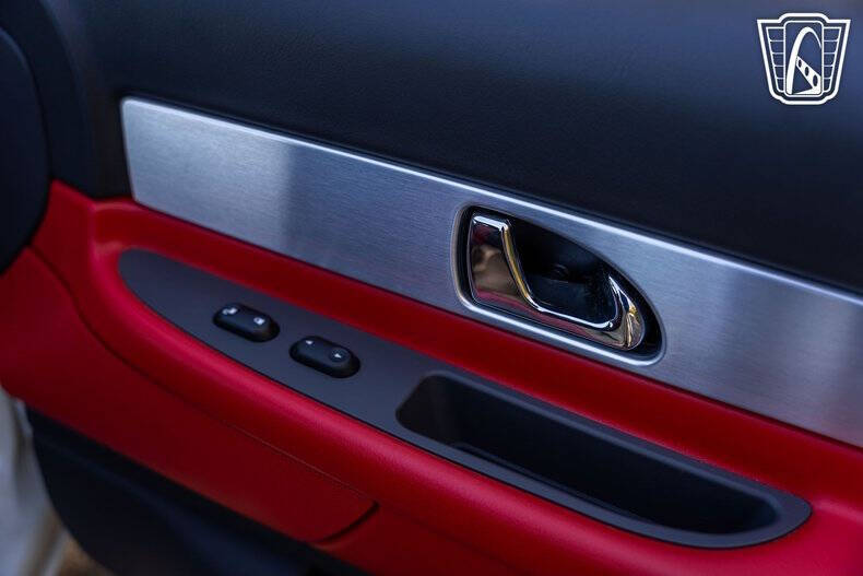 2002 Ford Thunderbird Deluxe