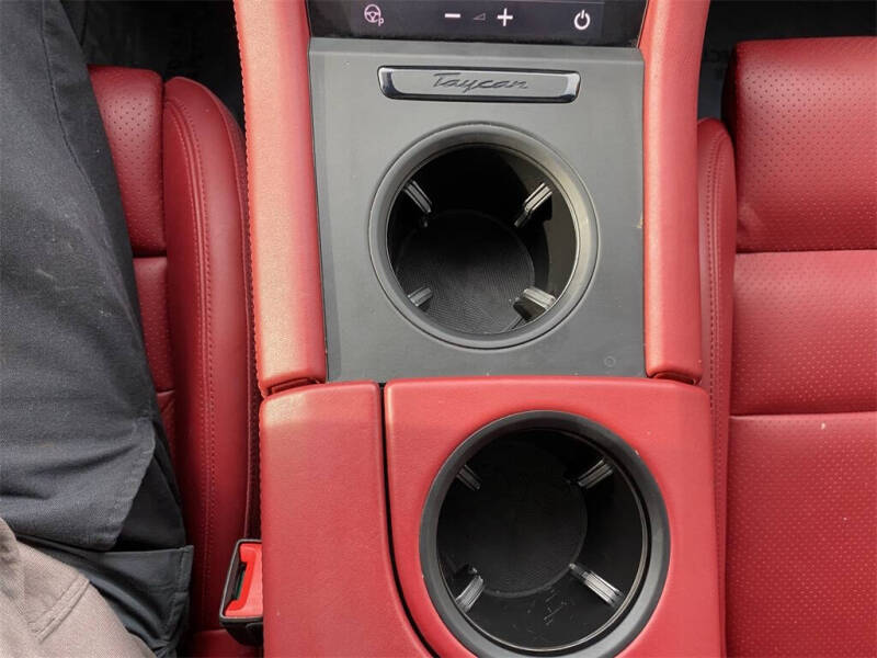 2024 Porsche Taycan GTS Sport Turismo