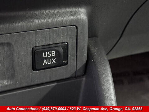 2014 Toyota Prius v Five