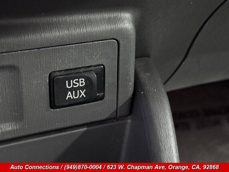 2014 Toyota Prius v Five
