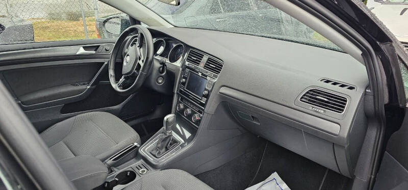 2018 Volkswagen Golf TSI S