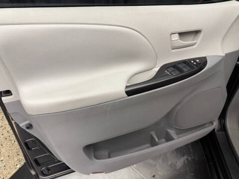 2011 Toyota Sienna Base 7-Passenger