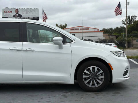 2022 Chrysler Pacifica Hybrid Touring L