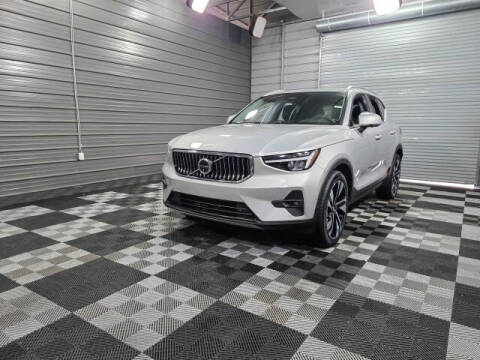 2023 Volvo XC40 B5 Ultimate Bright Theme