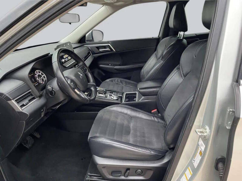 2022 Mitsubishi Outlander SE
