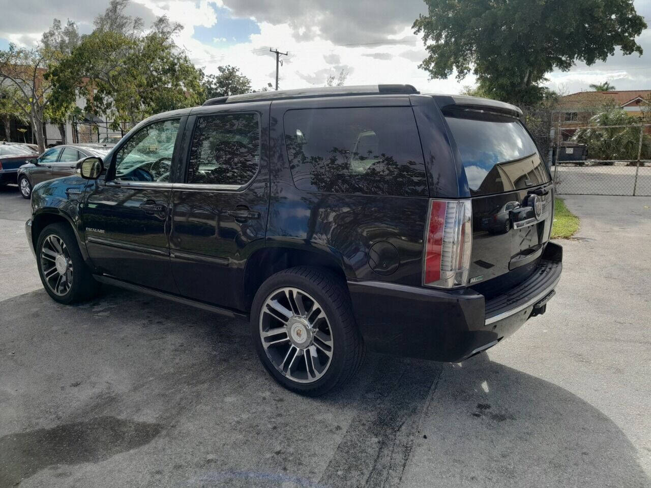 2012 CADILLAC Escalade SUV / Crossover - $10,950