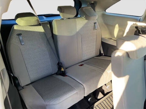 2022 Toyota Sienna LE 8-Passenger