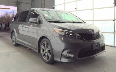 2017 Toyota Sienna SE Premium 8-Passenger