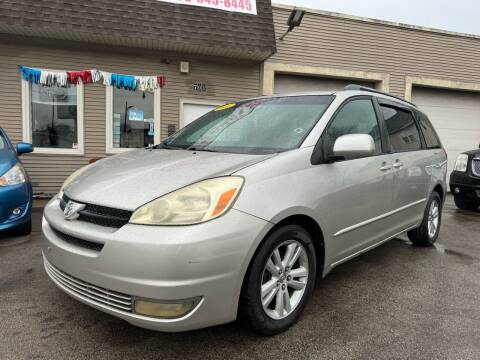 2005 Toyota Sienna for sale at Global Auto Finance & Lease INC in Maywood IL
