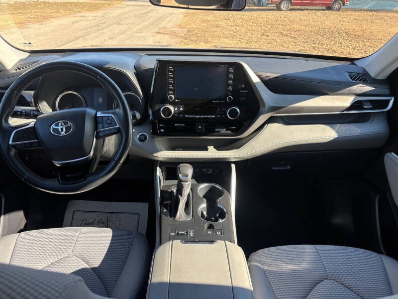 2021 Toyota Highlander LE