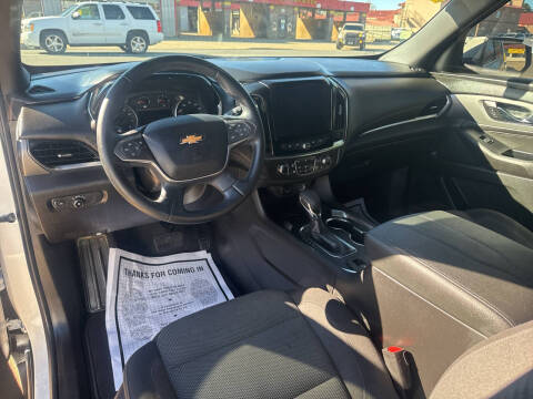 2023 Chevrolet Traverse LT Cloth