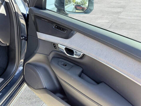 2025 Volvo XC90 T8 Ultra Bright Theme 6P