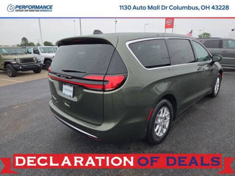 2027 Chrysler Pacifica Select