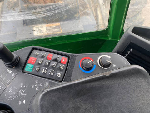 2017 John Deere 748L