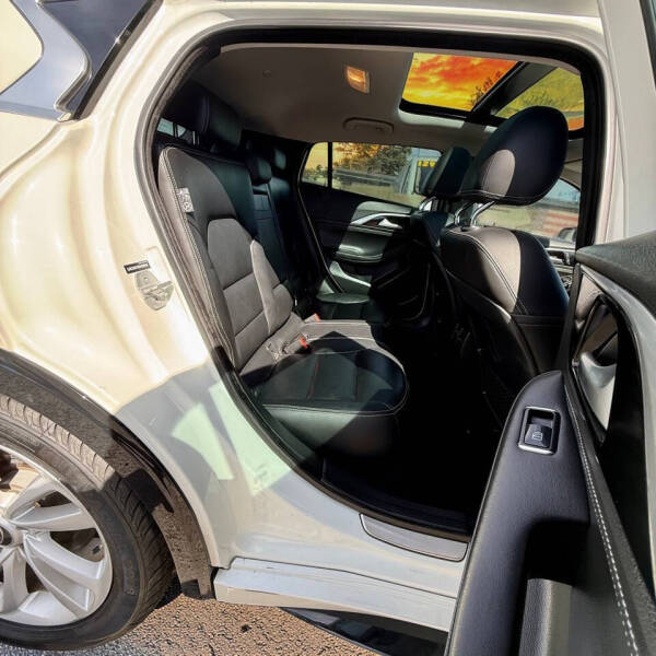 2017 Infiniti QX30 Premium