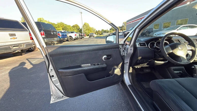 2010 Nissan Versa 1.8 S