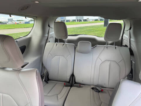 2017 Chrysler Pacifica Touring-L