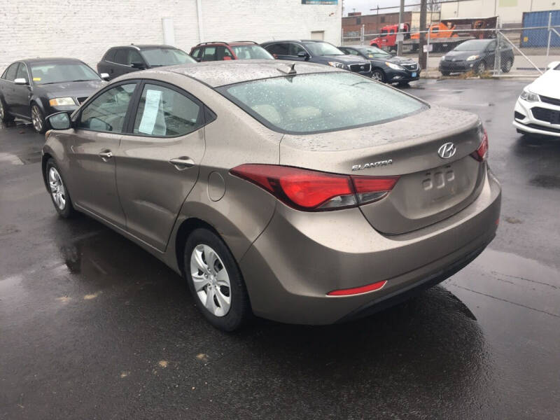 2016 Hyundai Elantra SE photo 12