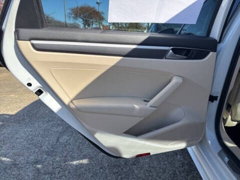 2017 Volkswagen Passat 1.8T R-Line