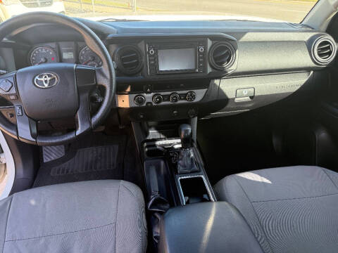 2017 Toyota Tacoma SR