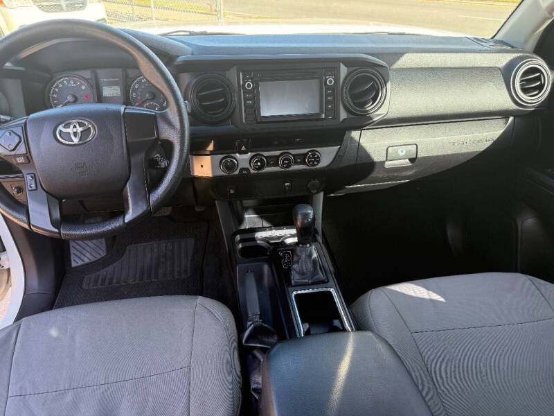 2017 Toyota Tacoma SR