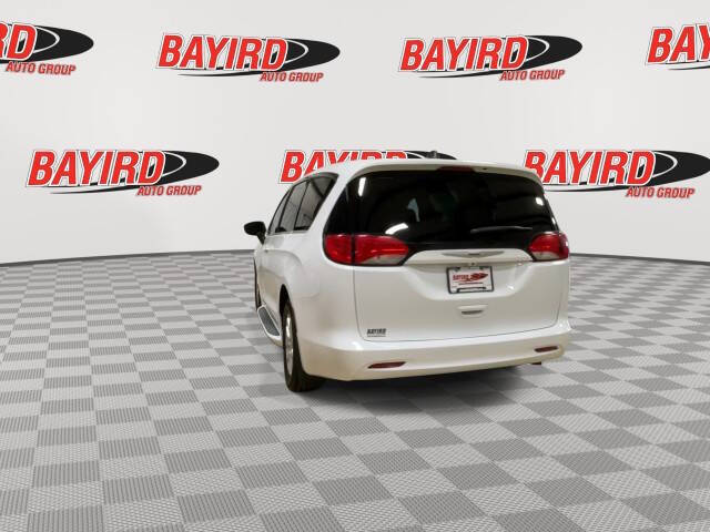 2021 Chrysler Voyager LX