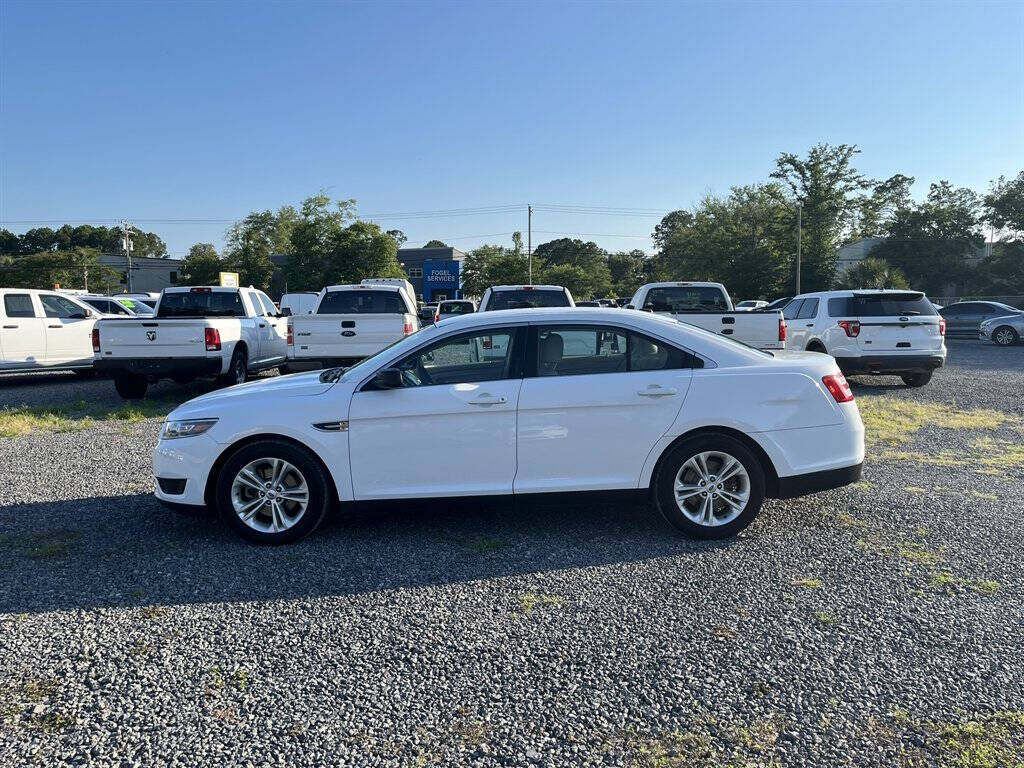White 2016 Ford Taurus SE SE 4dr Sedan 2