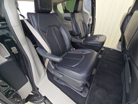 2024 Chrysler Pacifica Plug-In Hybrid Select