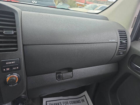 2011 Nissan Pathfinder LE