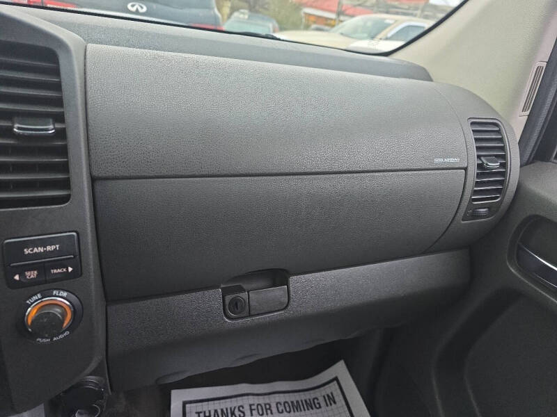 2011 Nissan Pathfinder LE