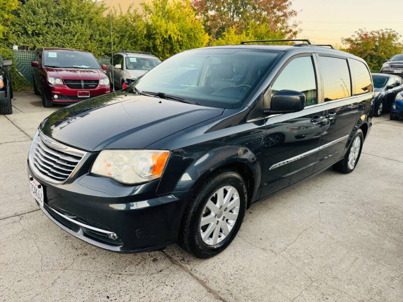 2014 Chrysler Town & Country Touring