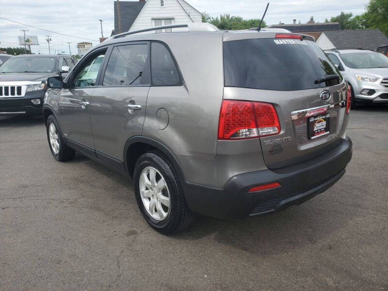 2011 Kia Sorento LX