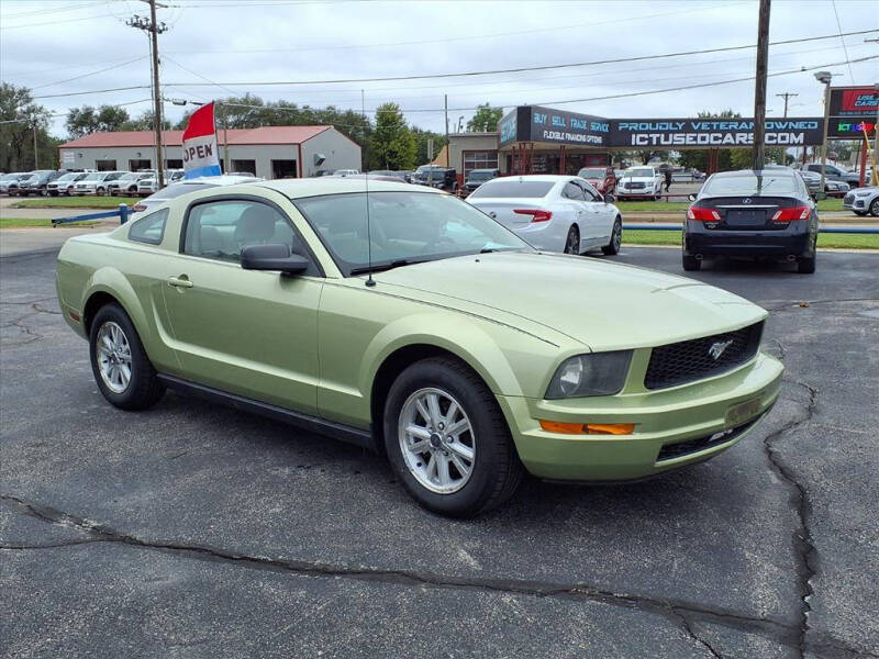 2006 Ford Mustang Standard's photo
