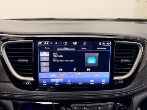 2027 Chrysler Pacifica Select