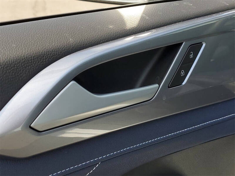 2025 Volkswagen Taos SEL 4Motion