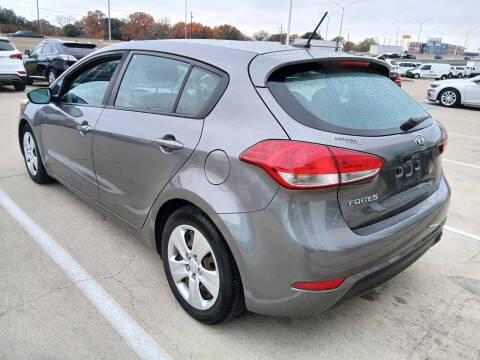 2016 Kia Forte5 LX