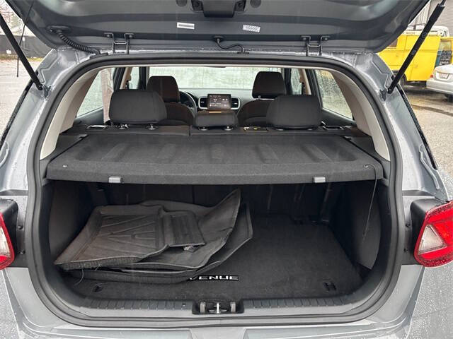 2022 Hyundai Venue SE