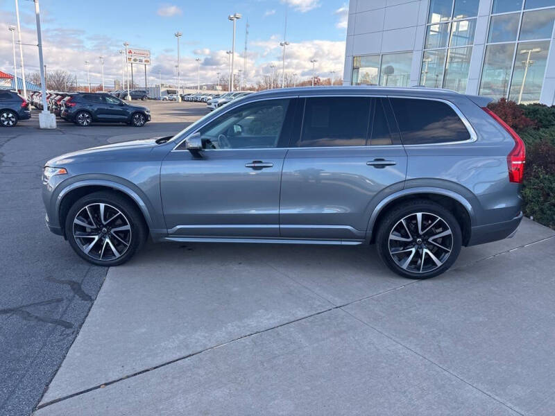 2020 Volvo XC90 T6 Momentum 6-Passenger