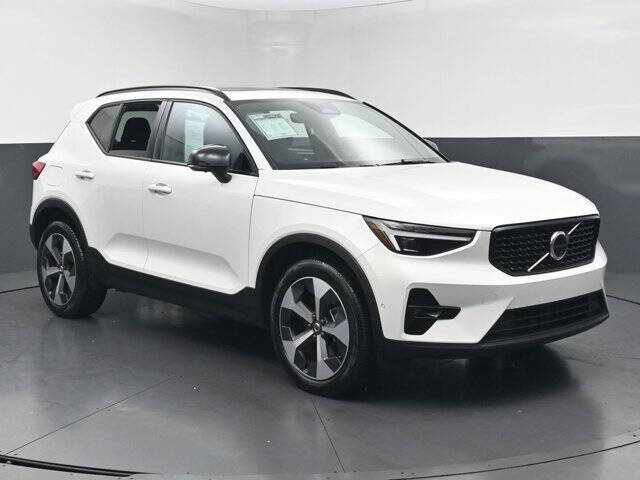 2026 Volvo XC40 B5 Plus