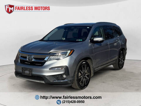 2019 Honda Pilot Touring w/Rear Captain's Chairs