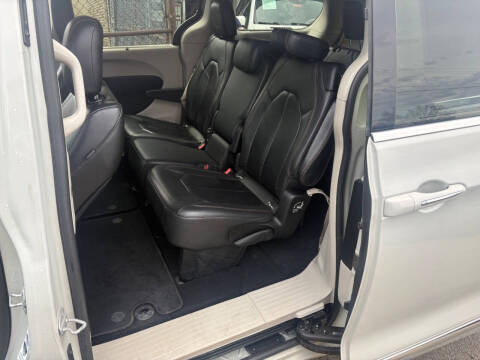 2017 Chrysler Pacifica Touring Plus