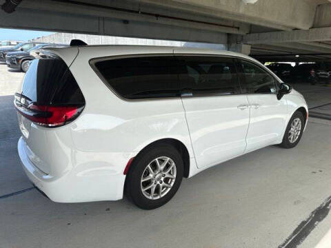 2024 Chrysler Pacifica Touring
