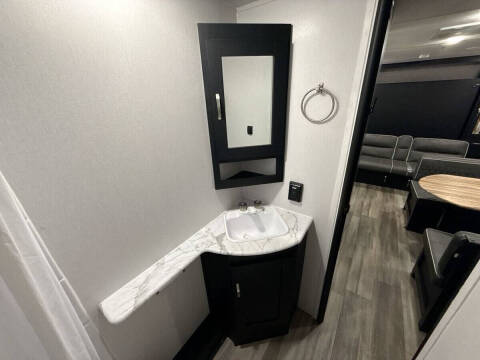 2023 Coachmen RV Freedom Express Select