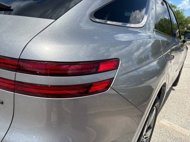 2022 Genesis GV70 14