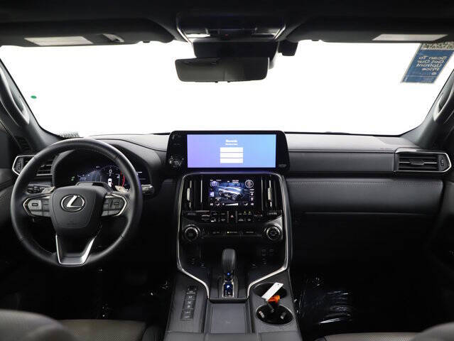 2025 Lexus LX 700h Overtrail