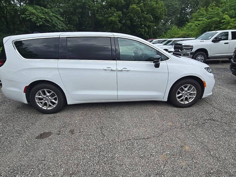 2024 Chrysler Pacifica Touring L