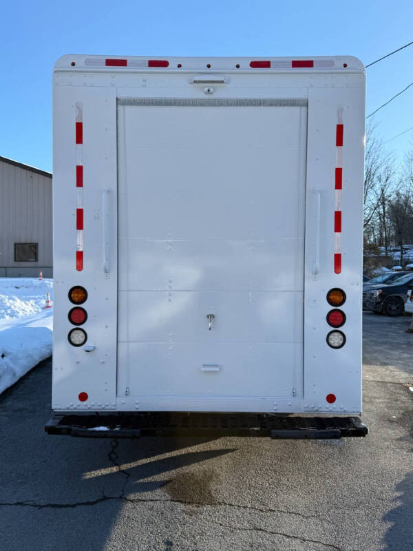 2021 Freightliner MT45 Chassis