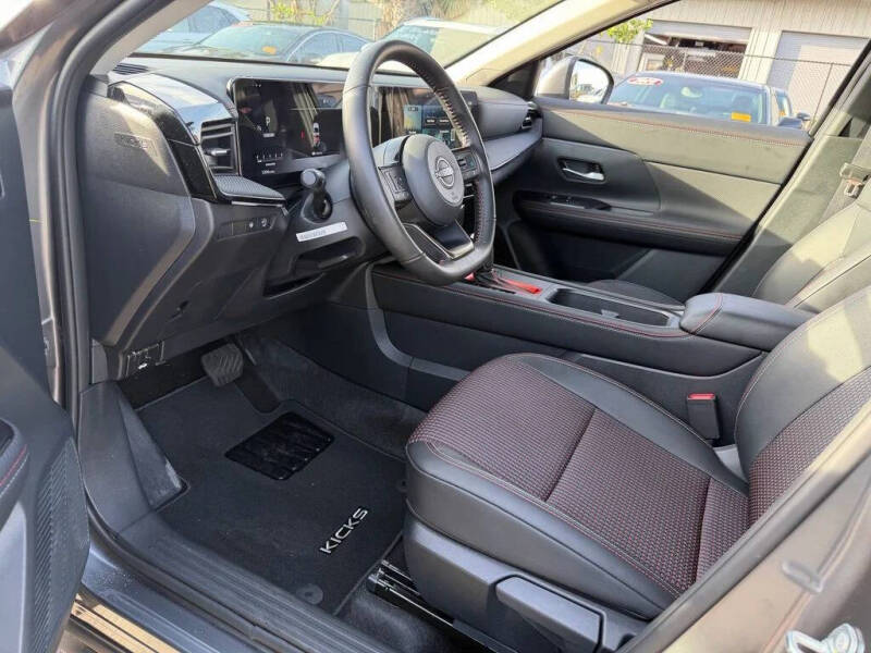 2025 Nissan Kicks SR